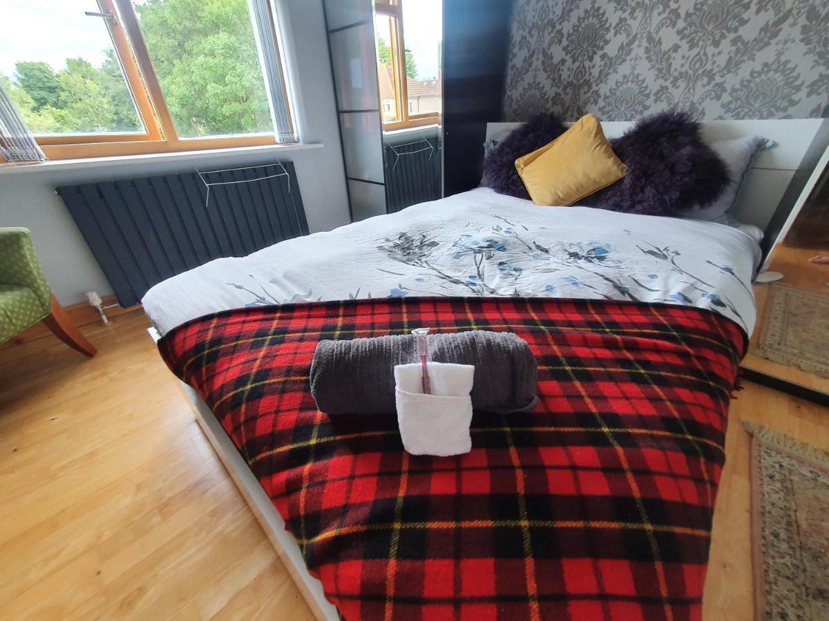 Beautiful Guest Rooms, Free Parking, 30Min Heathrow, 40Min Wembley, 60Min Central London Greenford  Kültér fotó