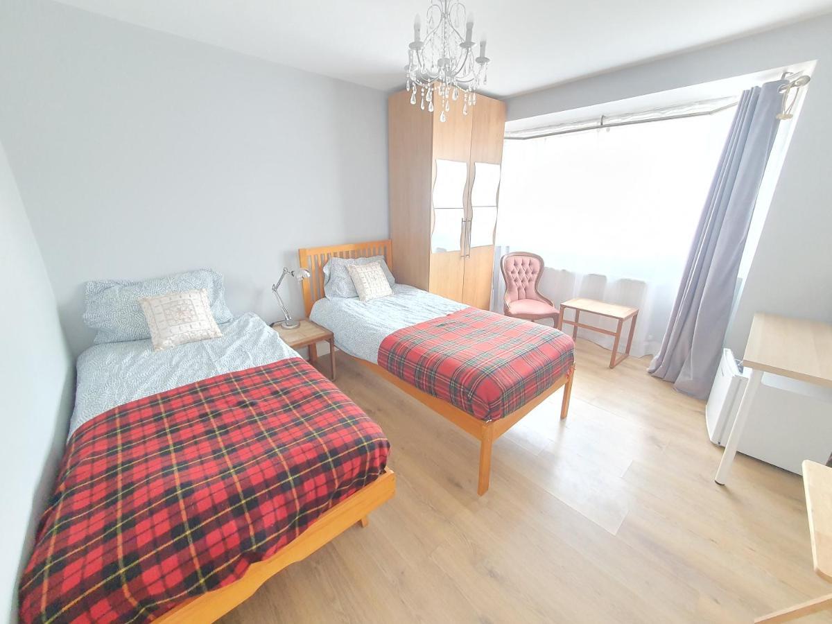 Beautiful Guest Rooms, Free Parking, 30Min Heathrow, 40Min Wembley, 60Min Central London Greenford  Kültér fotó