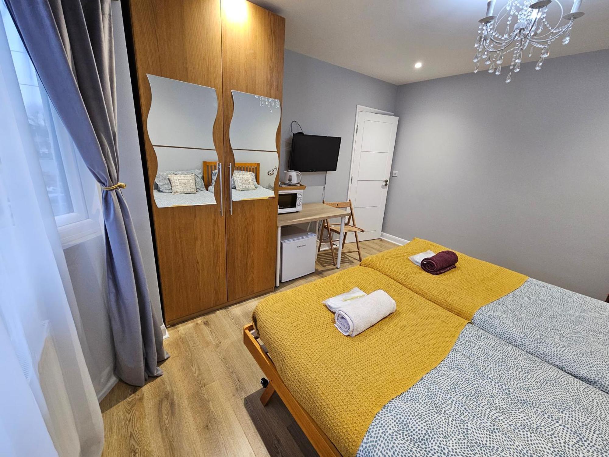 Beautiful Guest Rooms, Free Parking, 30Min Heathrow, 40Min Wembley, 60Min Central London Greenford  Kültér fotó